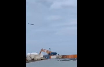 В Казахстане разбился пассажирский самолет, который летел из Баку в Грозный: видео В Казахстане разбился пассажирский самолет, который летел из Баку в Грозный: видео
