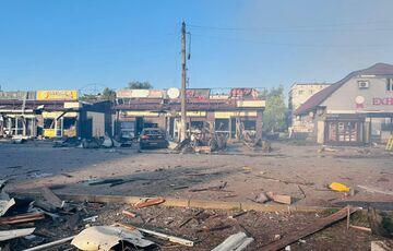 В Доброполье 2 погибших и 14 раненых: первые кадры последствий российской атаки