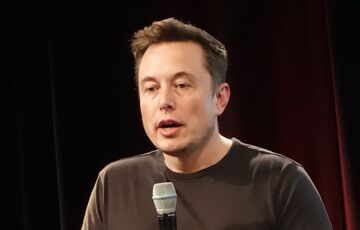 Илон Маск перестал быть самым богатым человеком в мире: кому удалось его обогнать