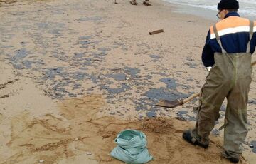 Из-за пятна мазута в Севастополе объявили чрезвычайную ситуацию