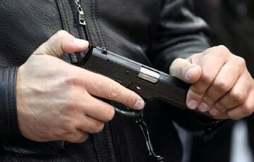 На мосту Патона у Києві стріляли з BMW На мосту Патона у Києві стріляли з BMW