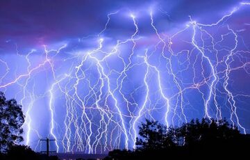 Блискавка вбила людину на Рівненщині