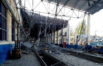 Росія вдарила по залізниці у Харківській області: фото Росія вдарила по залізниці у Харківській області: фото