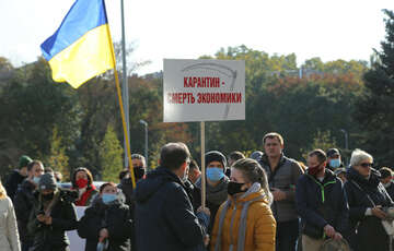 В Одессе прошел митинг рестораторов: предприниматели били в кастрюли против карантина (ВИДЕО) В Одессе прошел митинг рестораторов: предприниматели били в кастрюли против карантина (ВИДЕО)
