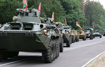 Лукашенко наказав привести білоруську армію в повну бойову готовність Лукашенко наказав привести білоруську армію в повну бойову готовність