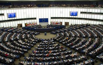 СМИ: глава Европарламента призвала начать переговоры о членстве Украины в ЕС не позднее Рождества   СМИ: глава Европарламента призвала начать переговоры о членстве Украины в ЕС не позднее Рождества