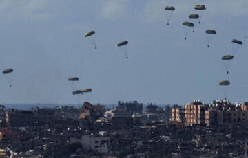 Пять человек погибли при падении с неба груза гумпомощи в секторе Газы