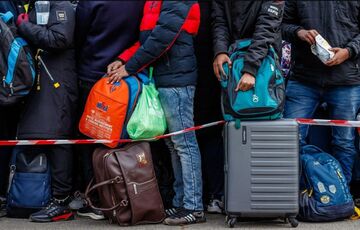 Еврокомиссия хочет внедрить принудительное расселение мигрантов: подробности 