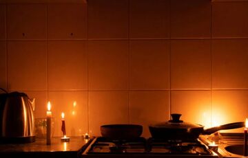 В Киеве и 8 областях сегодня опять будут плановые отключения света