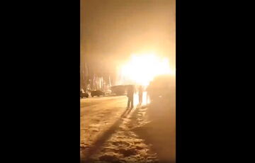 Дроны атаковали НПЗ в Калужской области: прилет попал на видео Дроны атаковали НПЗ в Калужской области: прилет попал на видео