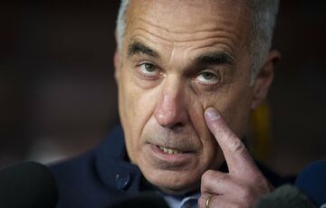 Скандальный румынский ультраправый экс-кандидат в президенты заявил, что уходит из политики Скандальный румынский ультраправый экс-кандидат в президенты заявил, что уходит из политики