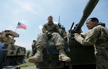 Польща побудувала військову базу для розміщення тисячі американських солдатів Польща побудувала військову базу для розміщення тисячі американських солдатів