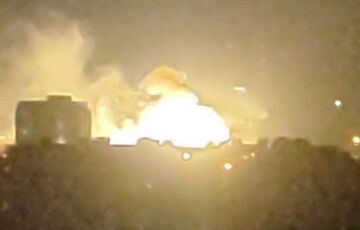 Во Владивостоке после взрывов горят электроподстанции: жители без света