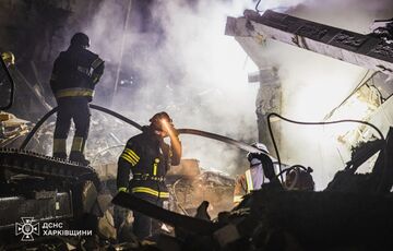 У Харкові серед руїн зруйнованого російським ударом будинку знайшли тіло жінки