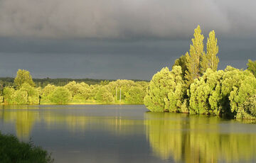 Прогноз погоди: Україна сьогодні опиниться в полоні гроз