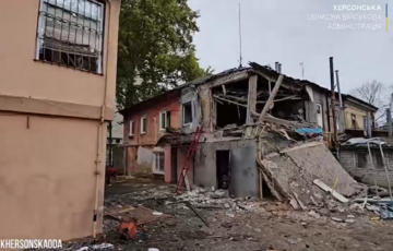 Росіяни накрили вогнем житлові будинки у Херсоні: є руйнування Росіяни накрили вогнем житлові будинки у Херсоні: є руйнування