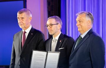 Орбан з чехами та австрійцями створює ультраправий блок в Європарламенті