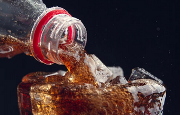 ВООЗ визнала, що підсолоджувач аспартам може провокувати рак: чому він не під забороною?