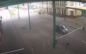 Француз протаранил шлагбаум на польской границе, так хотел жить в России (видео)