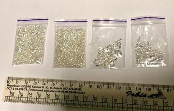 Полные трусы бриллиантов: в киевском аэропорту схватили контрабандистов