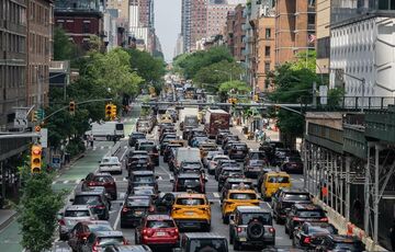 У відповідь на 25% мито Трампа Audi, Jaguar Land Rover та Stellantis припиняють поставки до США