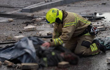 У Києві внаслідок російської атаки загинули 3 рятувальників, ще 9 дістали поранення: фото