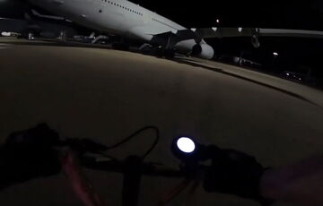 Пропалестинські активісти заявили, що прорвалися на базу Королівських ВПС Британії та пошкодили два літаки Пропалестинські активісти заявили, що прорвалися на базу Королівських ВПС Британії та пошкодили два літаки