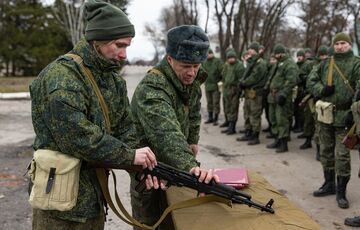 Нехватка мобилизационного ресурса: Россия намерена отправить на войну в Украину студентов из ОРДЛО