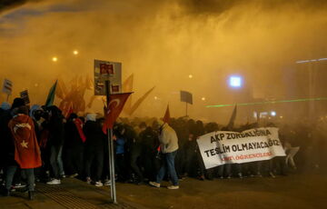 У Туреччині під час масових протестів затримано майже 350 осіб