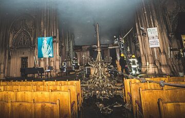 У Мінкульті порахували, скільки знадобиться грошей на відновлення згорілого костелу в Києві У Мінкульті порахували, скільки знадобиться грошей на відновлення згорілого костелу в Києві