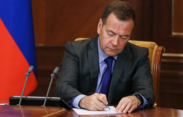 ”Ненавижу. Они ублюдки и выродки”: Медведев оставил скандальный пост в Telegram ”Ненавижу. Они ублюдки и выродки”: Медведев оставил скандальный пост в Telegram