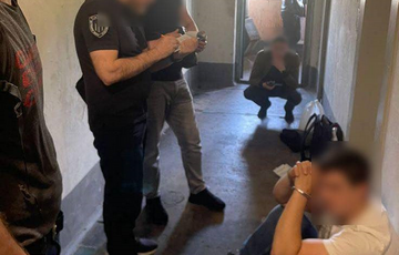 Коп вымогал деньги у родителей малыша, который погиб при падении из окна