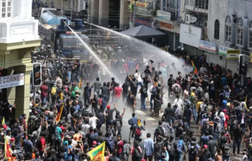 На Шри-Ланке протестующие захватили резиденцию президента: видео