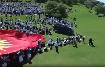 В Кыргызстане грузовик сорвался с горы и въехал в толпу детей: видео