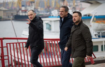 В Одессе ракета ударила всего в 500 метрах от Зеленского и премьера Греции, - СNN