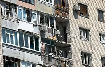 Российские захватчики атаковали в Херсоне жилые районы и судостроительный завод