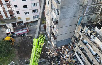 У Києві завершили аварійно-рятувальні роботи на місці удару по багатоповерхівці У Києві завершили аварійно-рятувальні роботи на місці удару по багатоповерхівці