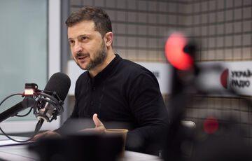 Зеленський заявив, що Україна отримала від США половину обіцяної зброї Зеленський заявив, що Україна отримала від США половину обіцяної зброї