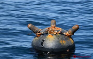 В Черном море на мине подорвался балкер с зерном, - Reuters