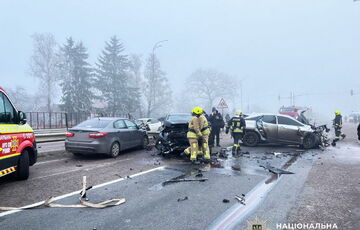 На трасі ”Київ-Чоп” зіткнулися 8 машин: рух у напрямку Києва перекрито