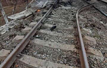 Из-за российских атак поезда меняют маршруты и сильно задерживаются