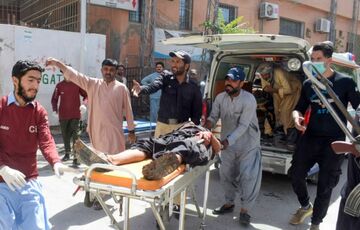 В двух мечетях Пакистана прогремели взрывы: погибли более 50 человек