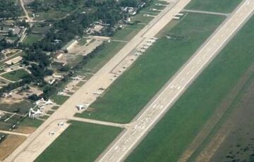 На білоруському аеродромі Мачулищі пролунали вибухи, - соцмережі