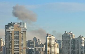 Вибухи у Києві: рятувальники підтверджують ”приліт” по житловому будинку (Фото)