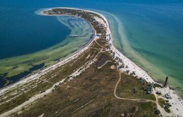 На острове Джарылгач пятый день подряд пылают степи На острове Джарылгач пятый день подряд пылают степи