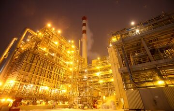 У російському Нижньокамську горить НПЗ У російському Нижньокамську горить НПЗ