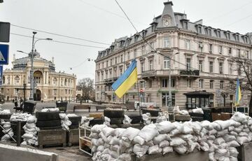 В Одесі розбирають фортифікаційні споруди та блокпости