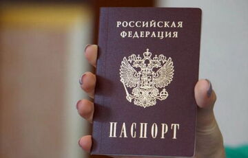 Жителям Херсонской области угрожают выдворением, если они не возьмут российский паспорт