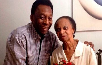 Сторічна мати Пеле досі не знає про смерть сина
