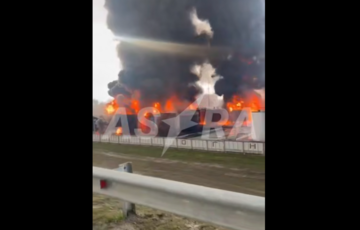 На нефтебазе Краснодарского края загорелся почти весь резервуарный парк после атаки БПЛА